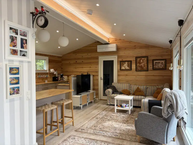 Chalet en rondins ~71,5 m² (1973, agrandi 2021) + sauna de rive et cabane d’amis, 40 m de rive mer, 2 417 m² — Ruotsalo / Kokkola — 12