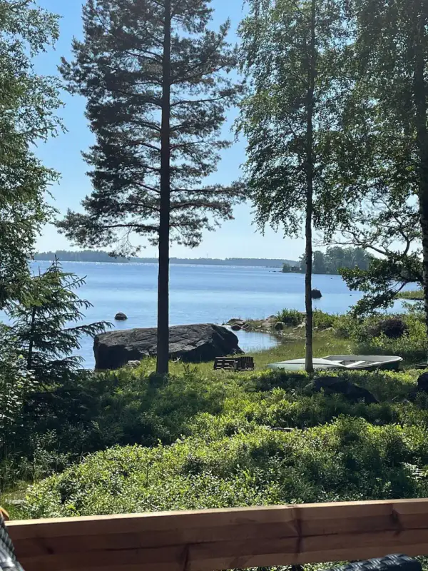 Chalet en rondins ~71,5 m² (1973, agrandi 2021) + sauna de rive et cabane d’amis, 40 m de rive mer, 2 417 m² — Ruotsalo / Kokkola — 10