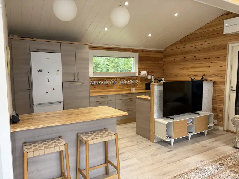 Chalet en rondins ~71,5 m² (1973, agrandi 2021) + sauna de rive et cabane d’amis, 40 m de rive mer, 2 417 m² — Ruotsalo / Kokkola — 14