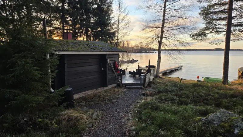 Chalet en rondins ~71,5 m² (1973, agrandi 2021) + sauna de rive et cabane d’amis, 40 m de rive mer, 2 417 m² — Ruotsalo / Kokkola — 8