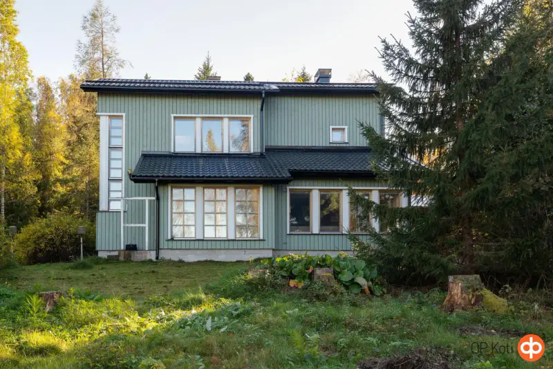 Maison à l’architecture soignée ~148 m² (1993) + sauna, 5 050 m² et ~70 m de rive de mer privée — Ruotsalo / Kokkola — 5