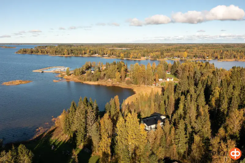 Maison à l’architecture soignée ~148 m² (1993) + sauna, 5 050 m² et ~70 m de rive de mer privée — Ruotsalo / Kokkola — 4