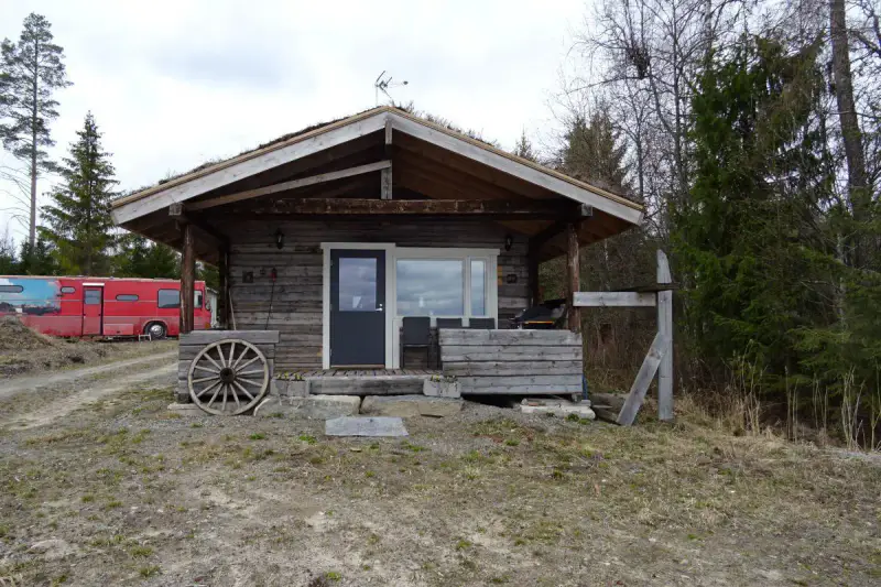 Hirsimökki ~30 m² (~2024–2025) + permis 80 m², 2 400 m² et rive sable — Konnevesi / Ahonkylä — 5