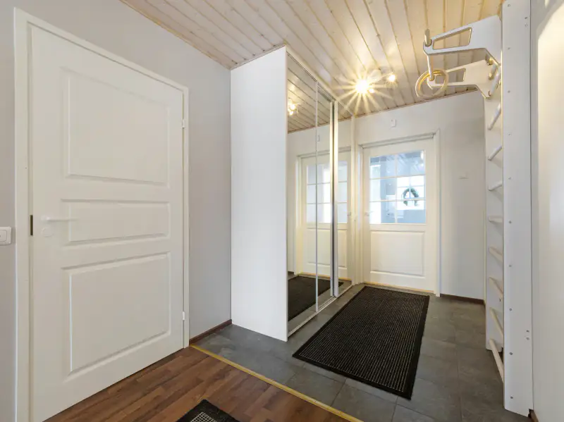 Maison 2009 ~130 m², rive Pielisjoki, 7 478 m² — Jakokoski / Kontiolahti — 8