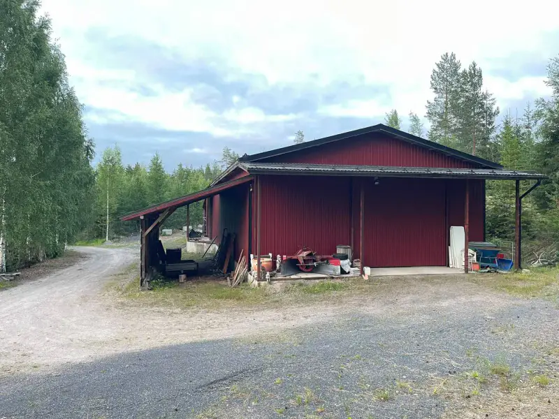 Maison 1939 ~140 m² + hall acier, ~7,5 ha rive lac — Paljakka / Kouvola — 2
