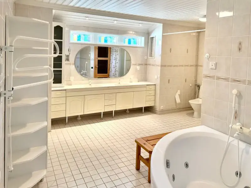 Maison ~451 m² (1997) + sauna, 2 494 m², rive mer — Itäpuoli / Kristiinankaupunki — 16