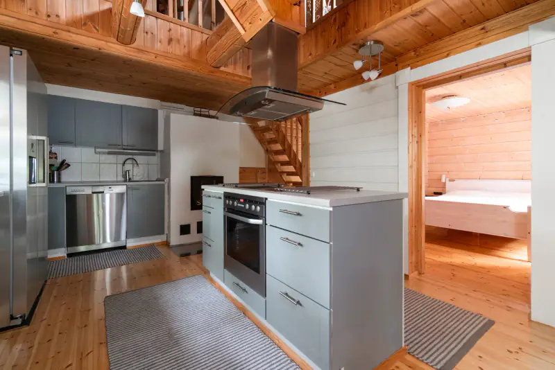 Chalet ~87,5 m² (1968) + sauna, 2 000 m², Lievejärvi (vesijättö) — Päijälä / Kuhmoinen — 1