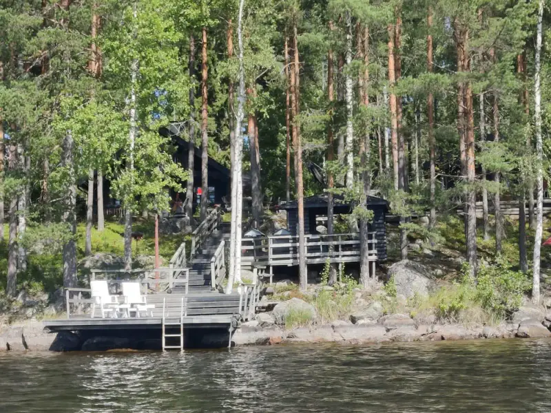 Hirsimökki ~78 m² (2007) + rantasauna, 5 510 m² et rive sud Päijänne — Pihlajakoski / Kuhmoinen — 1