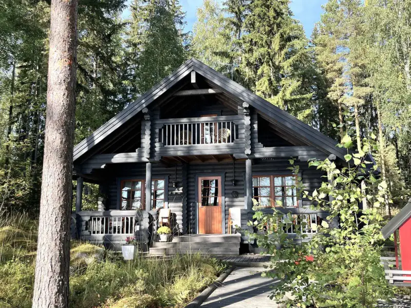 Hirsimökki ~78 m² (2007) + rantasauna, 5 510 m² et rive sud Päijänne — Pihlajakoski / Kuhmoinen — 2