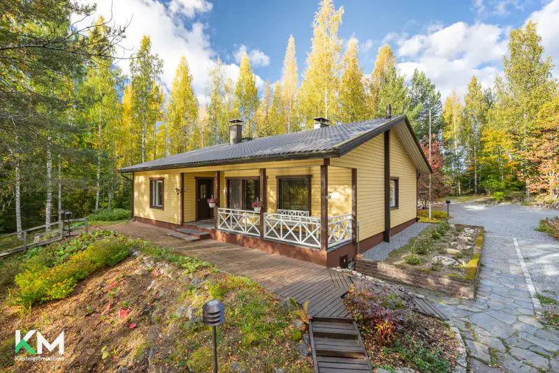 Villa loisir ~145 m² (1992) + saunamökki, 6 230 m² (~116 m rive), Rakojärvi — Kylämä / Kuhmoinen — 4