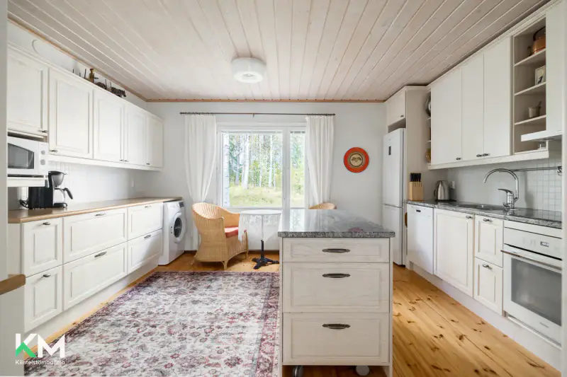 Villa loisir ~145 m² (1992) + saunamökki, 6 230 m² (~116 m rive), Rakojärvi — Kylämä / Kuhmoinen — 2