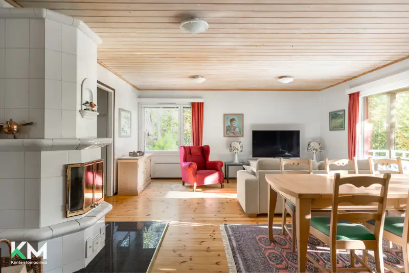 Villa loisir ~145 m² (1992) + saunamökki, 6 230 m² (~116 m rive), Rakojärvi — Kylämä / Kuhmoinen — 10