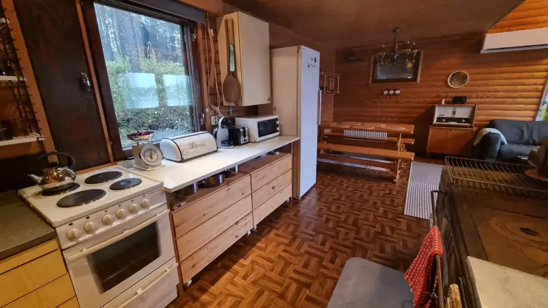 Mökki 1984 + sauna intégré et aitta, 2 370 m² rive privée Suvasvesi — Vehmersalmi / Kuopio — 16