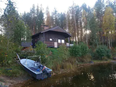 Mökki 1984 + sauna intégré et aitta, 2 370 m² rive privée Suvasvesi — Vehmersalmi / Kuopio — 1