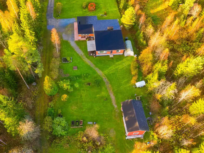 Maison en briques 180 m² (1969), nombreuses rénovations, sauna à bois, 2 970 m² et rive privée avec ponton sur l’Iso-Lauas — Airaksela / Kuopio — 4