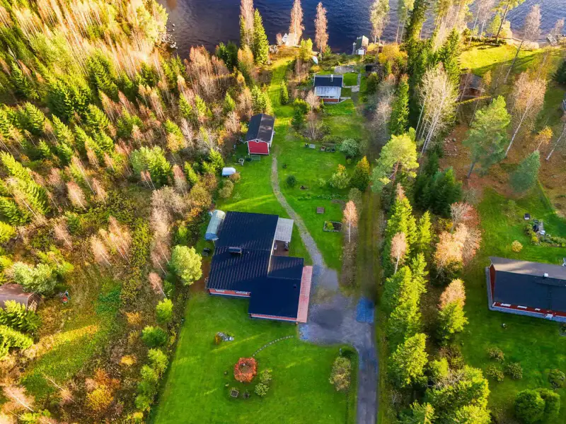 Maison en briques 180 m² (1969), nombreuses rénovations, sauna à bois, 2 970 m² et rive privée avec ponton sur l’Iso-Lauas — Airaksela / Kuopio — 8