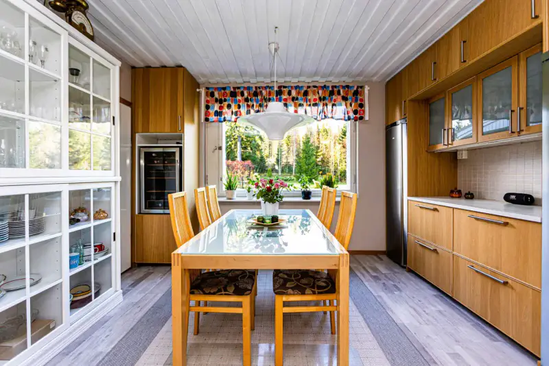 Maison en briques 180 m² (1969), nombreuses rénovations, sauna à bois, 2 970 m² et rive privée avec ponton sur l’Iso-Lauas — Airaksela / Kuopio — 6