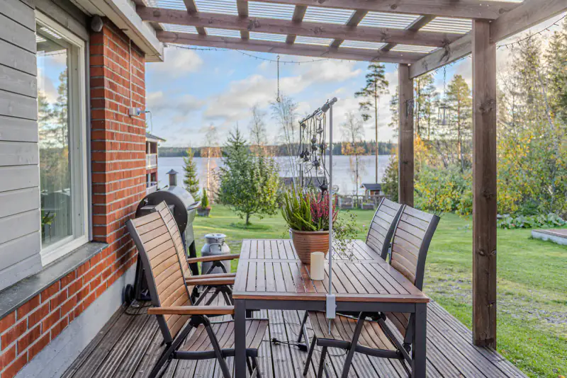 Maison en briques 180 m² (1969), nombreuses rénovations, sauna à bois, 2 970 m² et rive privée avec ponton sur l’Iso-Lauas — Airaksela / Kuopio — 5