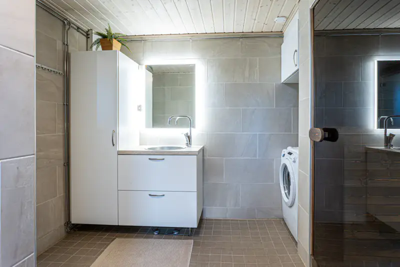 Maison en briques 180 m² (1969), nombreuses rénovations, sauna à bois, 2 970 m² et rive privée avec ponton sur l’Iso-Lauas — Airaksela / Kuopio — 17