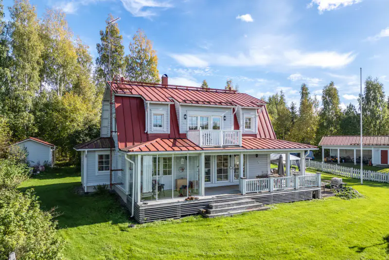 Maison mansarde ~176 m² (2005), 2,52 ha, Alus-Pölläkkä — Riistavesi / Kuopio — 1