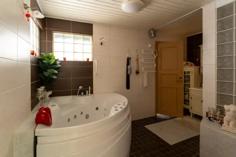 Maison plain-pied 1986 ~192 m², rive Kihonvesi/Kallavesi + rantasauna — Kurkiharju / Kuopio — 17