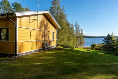 Maison plain-pied 1986 ~192 m², rive Kihonvesi/Kallavesi + rantasauna — Kurkiharju / Kuopio — 1