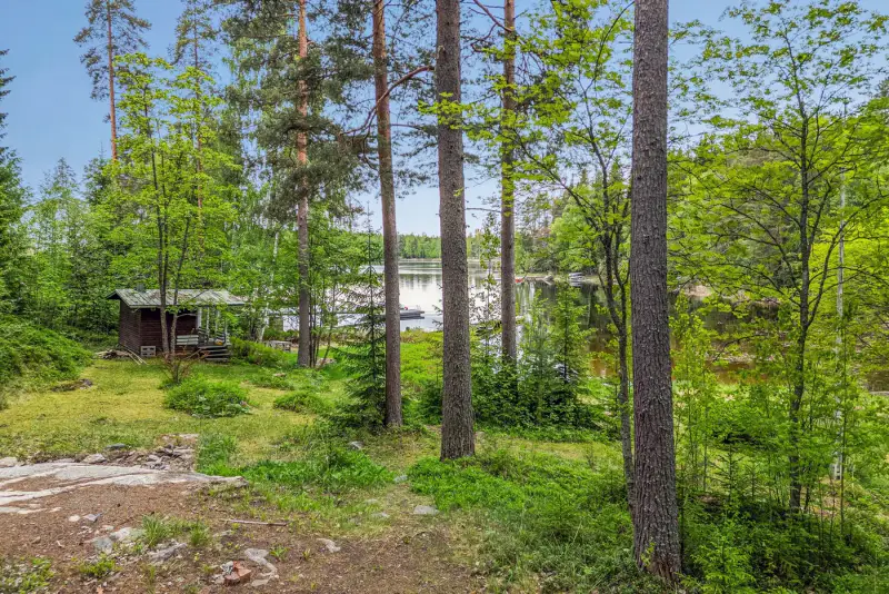Terrain constructible 1 611 m² rive lac (määräala), droit à bâtir ~e 0,35 — Saaristokaupunki / Kuopio — 2