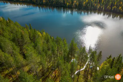Mökki en rondins (1991) + sauna à bois et sauna-tupa, 2,31 ha et ~150 m de rive privée plein sud sur le Saapunki — Kuusamo — 1