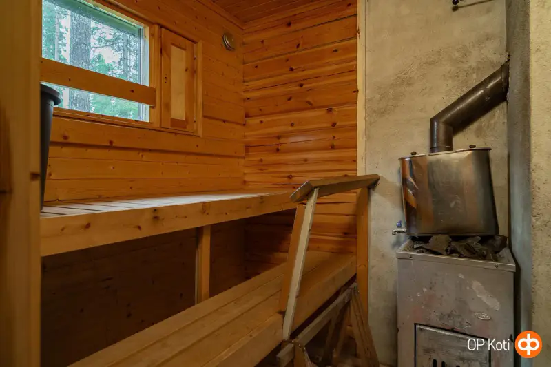 Mökki en rondins (1991) + sauna à bois et sauna-tupa, 2,31 ha et ~150 m de rive privée plein sud sur le Saapunki — Kuusamo — 17