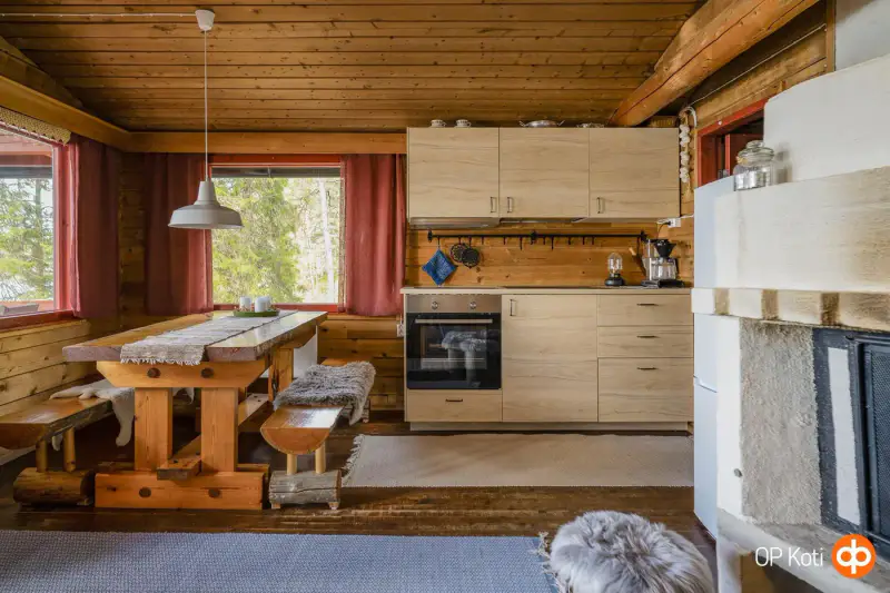 Hirsimökki ~35 m² (1972) + venevaja, 2 000 m² (~90 m rive), Ihtinki — Ruka / Kuusamo — 4