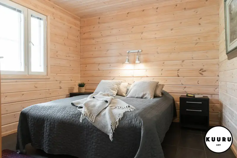 Huvila ~119 m² (2008) + lauttasauna, määräala 7 610 m² et ~90 m de rive — Viipusjärvi / Ruka — 12