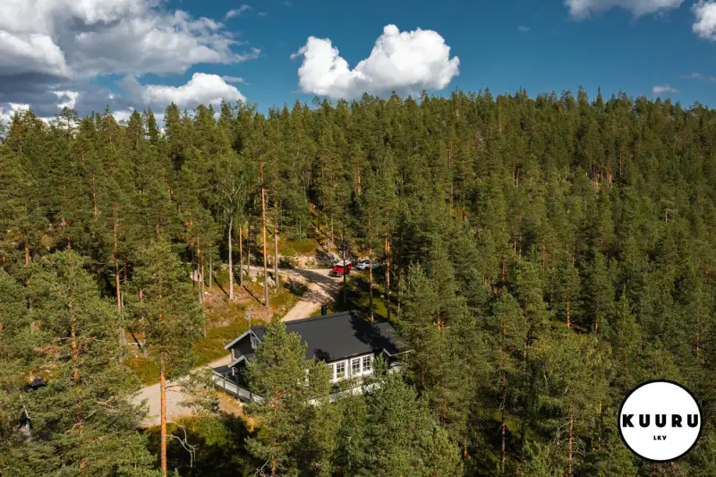 Huvila ~119 m² (2008) + lauttasauna, määräala 7 610 m² et ~90 m de rive — Viipusjärvi / Ruka — 14