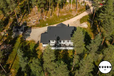 Huvila ~119 m² (2008) + lauttasauna, määräala 7 610 m² et ~90 m de rive — Viipusjärvi / Ruka — 1