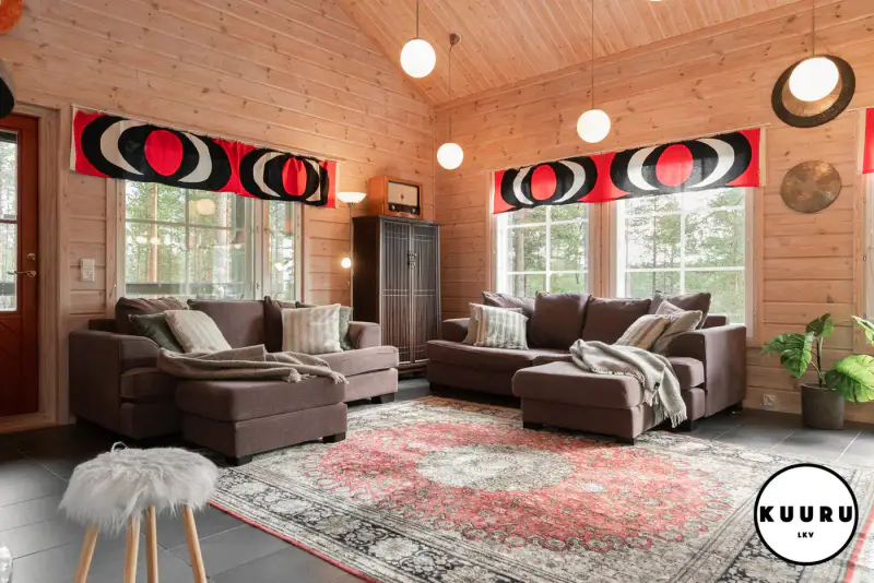Huvila ~119 m² (2008) + lauttasauna, määräala 7 610 m² et ~90 m de rive — Viipusjärvi / Ruka — 6