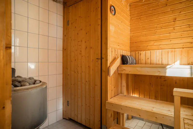 Mökki ~58 m² (1977) tout confort, Kirpistö ~100 m rive, 16 402 m² — Kuusamo — 15