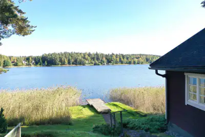Maison ~135 m² (1982) + sauna / piscine, 1 806 m² (~41 m rive), Kymijärvi — Karisto / Lahti — 1