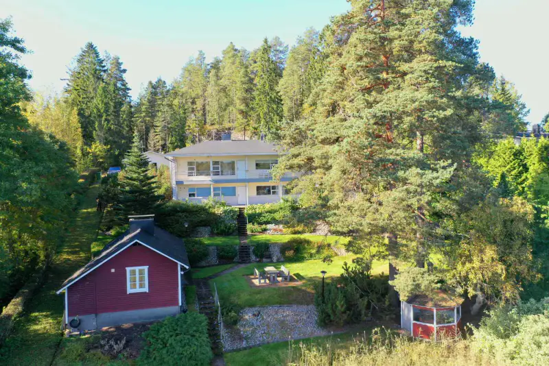 Maison ~135 m² (1982) + sauna / piscine, 1 806 m² (~41 m rive), Kymijärvi — Karisto / Lahti — 2