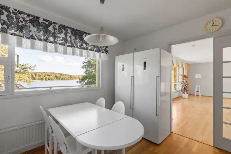 Maison ~135 m² (1982) + sauna / piscine, 1 806 m² (~41 m rive), Kymijärvi — Karisto / Lahti — 10