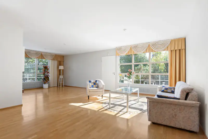 Maison ~135 m² (1982) + sauna / piscine, 1 806 m² (~41 m rive), Kymijärvi — Karisto / Lahti — 12