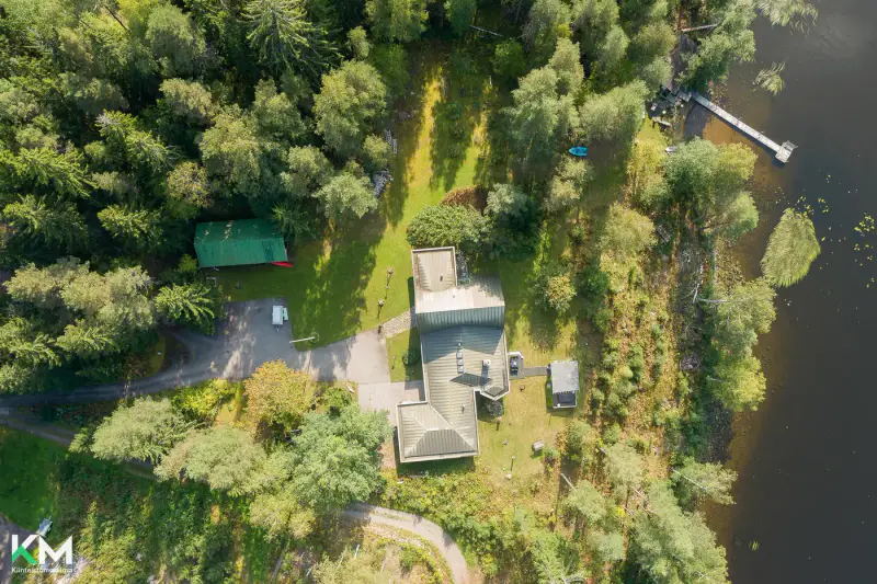 Villa Unto Ojonen 270 m² (1992) + sauna de rive, ~150 m de rive, määräala ~0,97 ha — Nastola / Lahti — 18