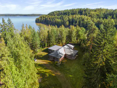 Coque ~288 m² (1983) à réhabiliter + sauna, 6 520 m² (2 parcelles), Pyhäjärvi — Porlammi — 1