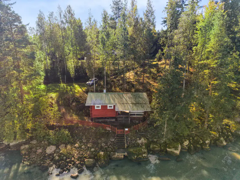 Coque ~288 m² (1983) à réhabiliter + sauna, 6 520 m² (2 parcelles), Pyhäjärvi — Porlammi — 8