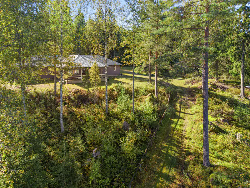 Coque ~288 m² (1983) à réhabiliter + sauna, 6 520 m² (2 parcelles), Pyhäjärvi — Porlammi — 2