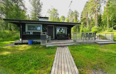 Hirsimökki 1970, ~40 m² + sauna + aitta, ~500 m rive privée Ala-Naarvanjärvi, 1,39 ha — Tölvä (Lapinlahti) — 1