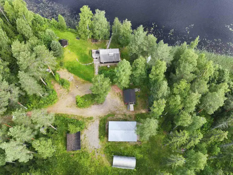 Hirsimökki 1970, ~40 m² + sauna + aitta, ~500 m rive privée Ala-Naarvanjärvi, 1,39 ha — Tölvä (Lapinlahti) — 12