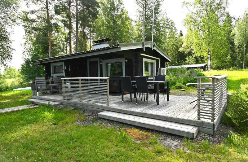 Hirsimökki 1970, ~40 m² + sauna + aitta, ~500 m rive privée Ala-Naarvanjärvi, 1,39 ha — Tölvä (Lapinlahti) — 3