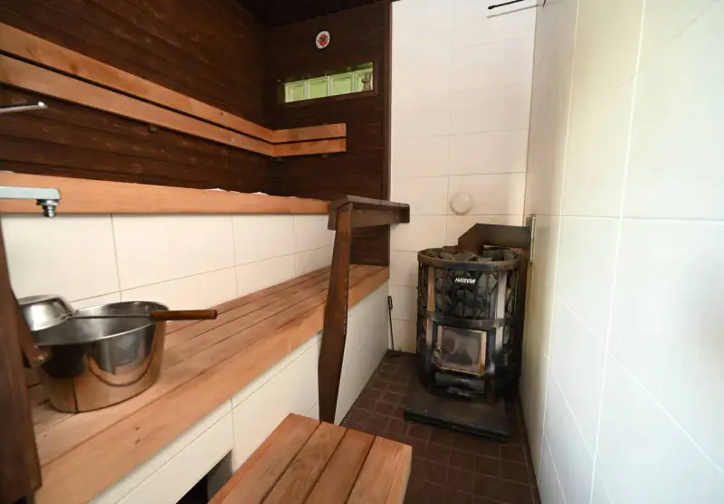 Maison de rive de 1984 rénovée et agrandie en 2011 (73,5 m²) + sauna, 75 m de rive privée et 8 500 m² sur l’Onkivesi — Väisälänmäki / Lapinlahti — 14