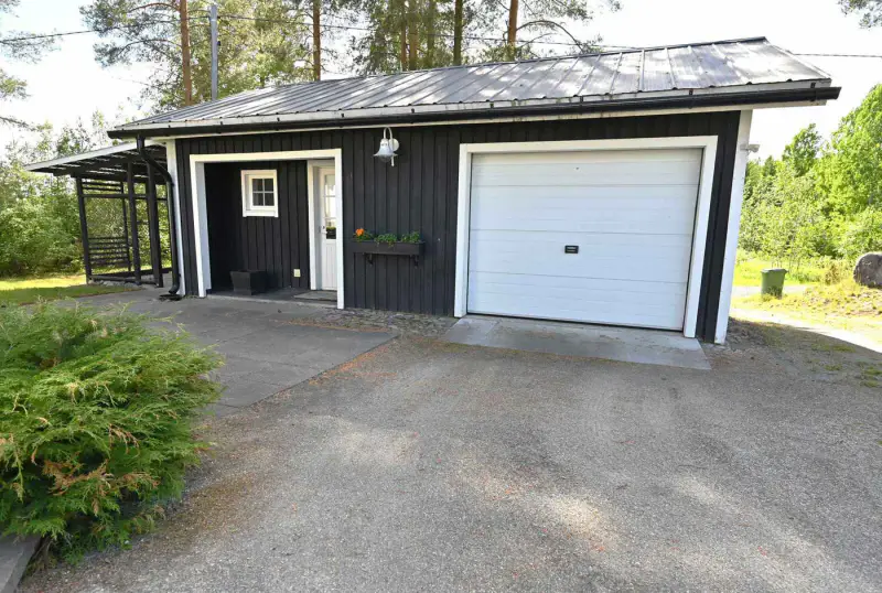 Maison de rive de 1984 rénovée et agrandie en 2011 (73,5 m²) + sauna, 75 m de rive privée et 8 500 m² sur l’Onkivesi — Väisälänmäki / Lapinlahti — 17
