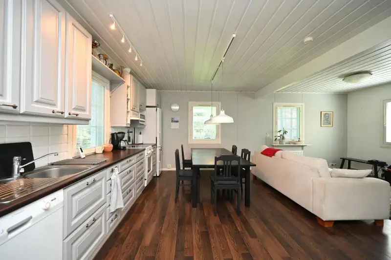 Maison de rive de 1984 rénovée et agrandie en 2011 (73,5 m²) + sauna, 75 m de rive privée et 8 500 m² sur l’Onkivesi — Väisälänmäki / Lapinlahti — 12
