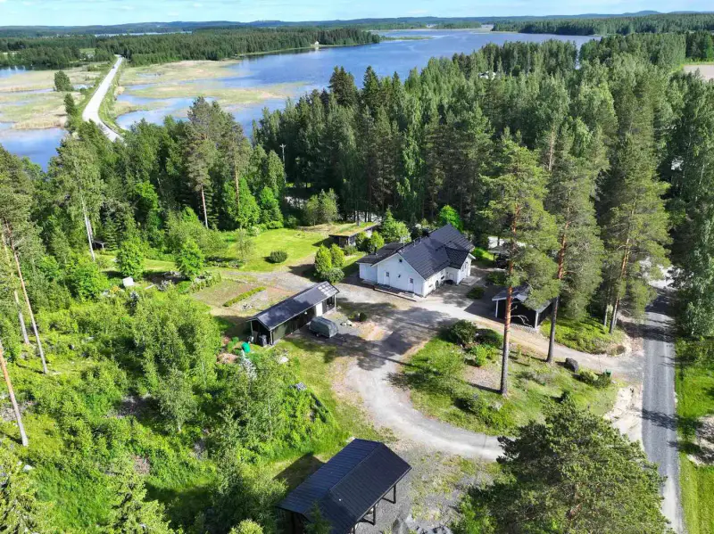 Maison de rive de 1984 rénovée et agrandie en 2011 (73,5 m²) + sauna, 75 m de rive privée et 8 500 m² sur l’Onkivesi — Väisälänmäki / Lapinlahti — 4